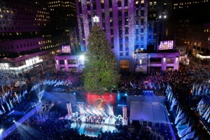 Rockefeller Center Christmas Tree Gets Big-Time Boost from Genie Telescopic Boom Photo: Kathy Willens/AP Photo