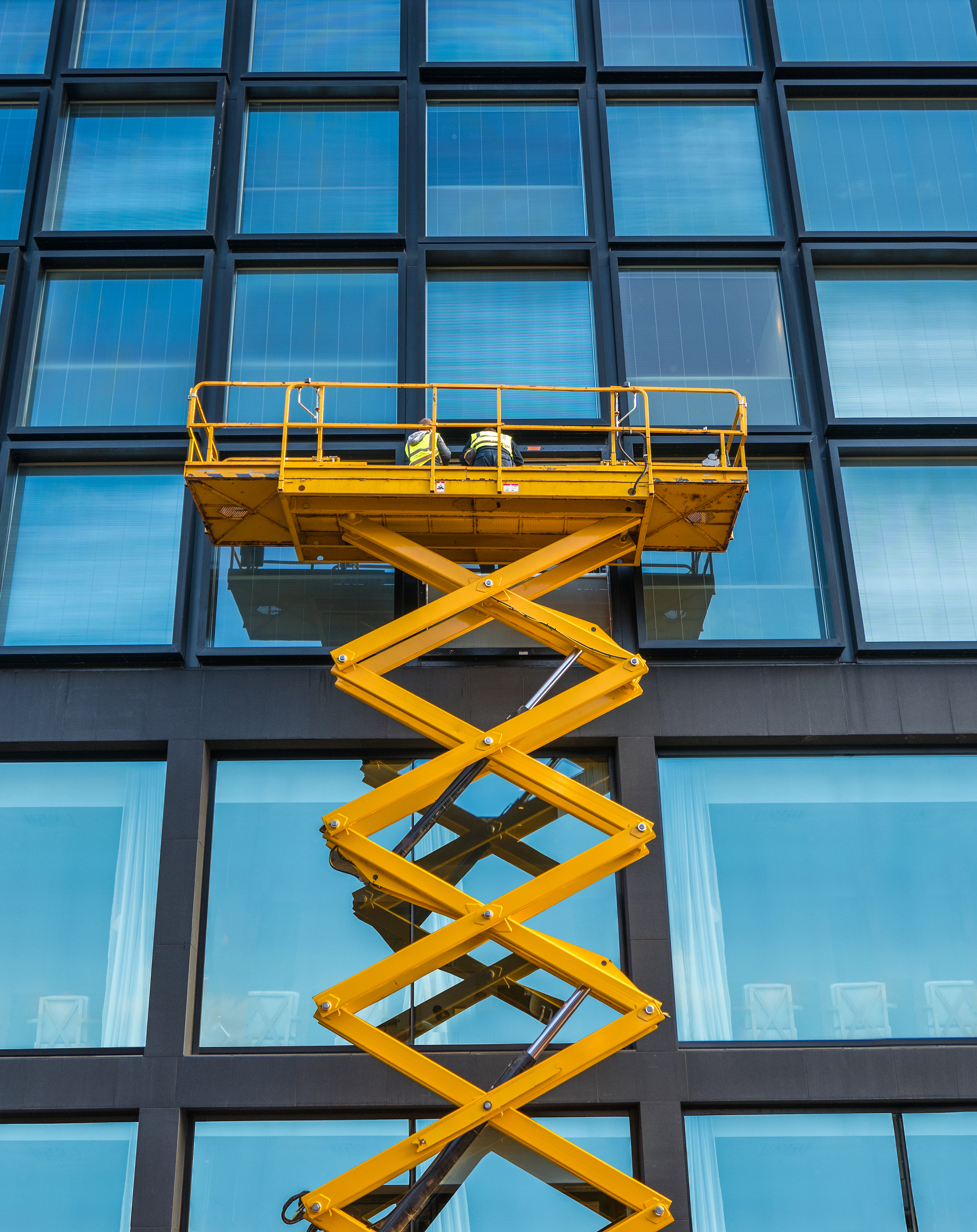 learn how to operate a lift and move a scissor lift